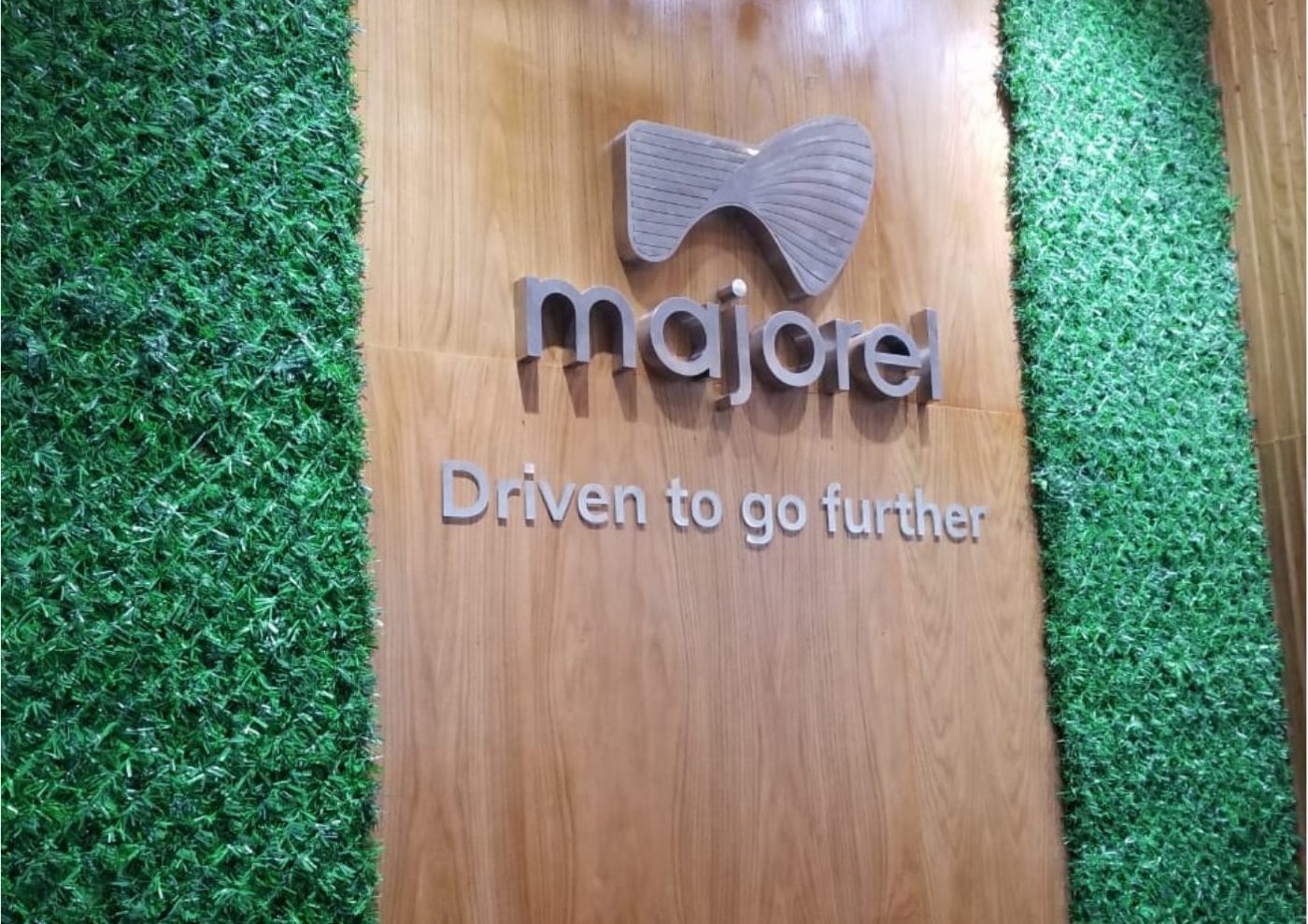 Majorel office branding by essence